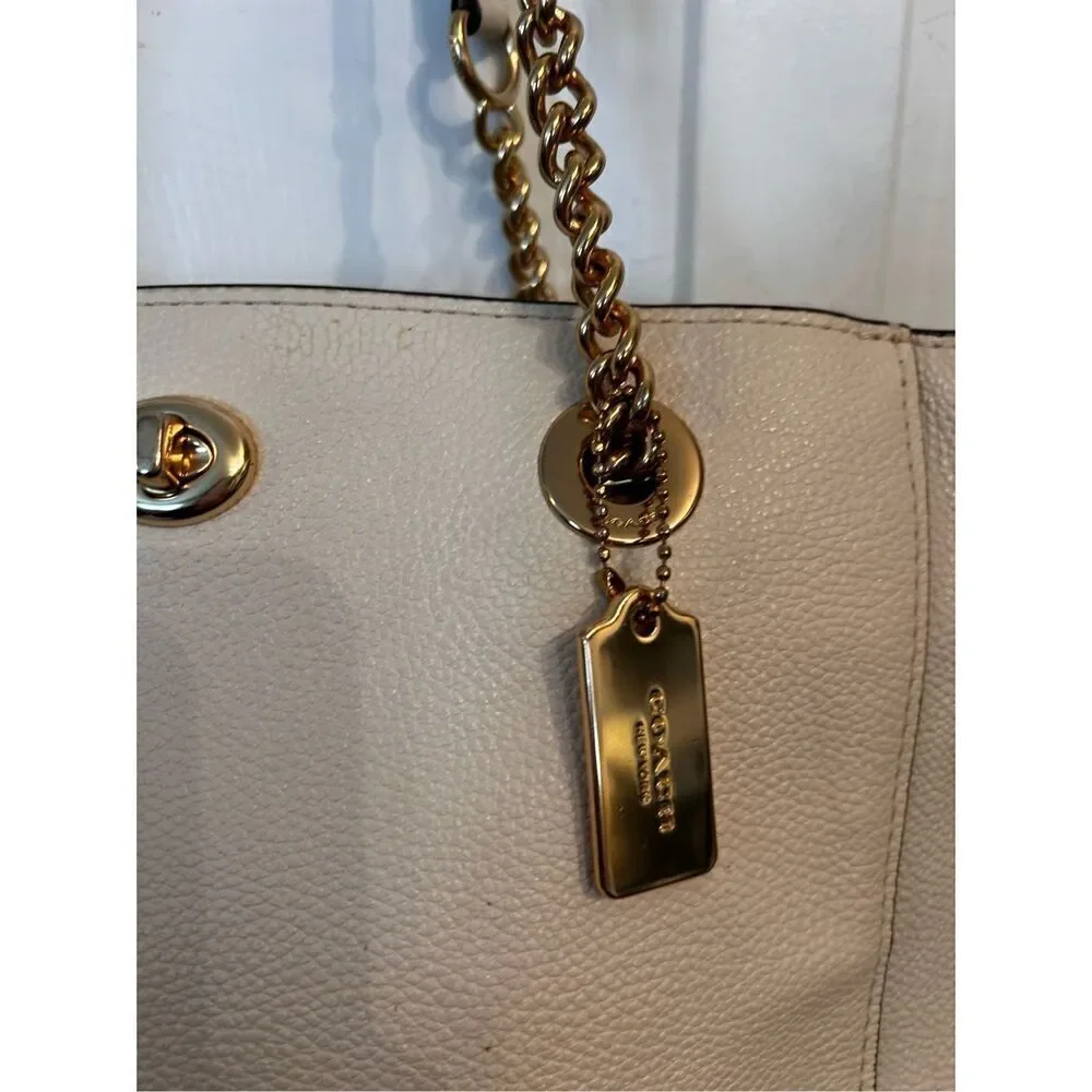 Coach TURNLOCK CHAIN TOTE 27 CHALK white or  Pebble Leather Shoulder Bab
